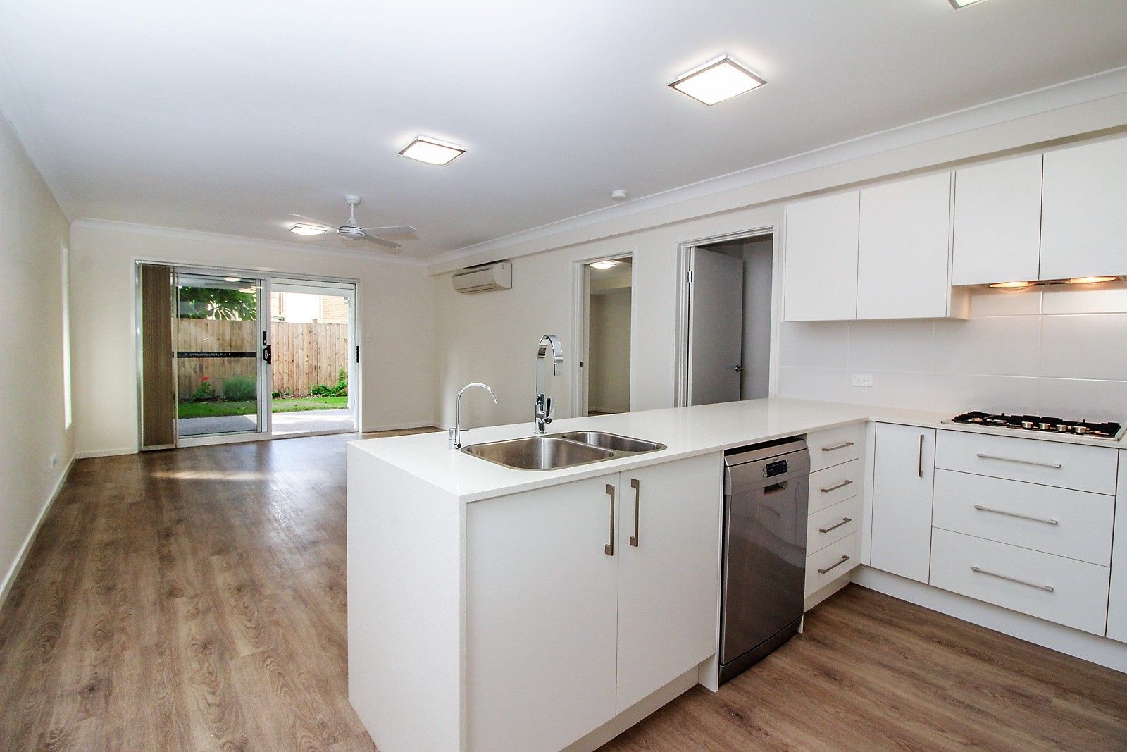 1 / 33-35 Berrima St, Wynnum QLD 4178, Image 2