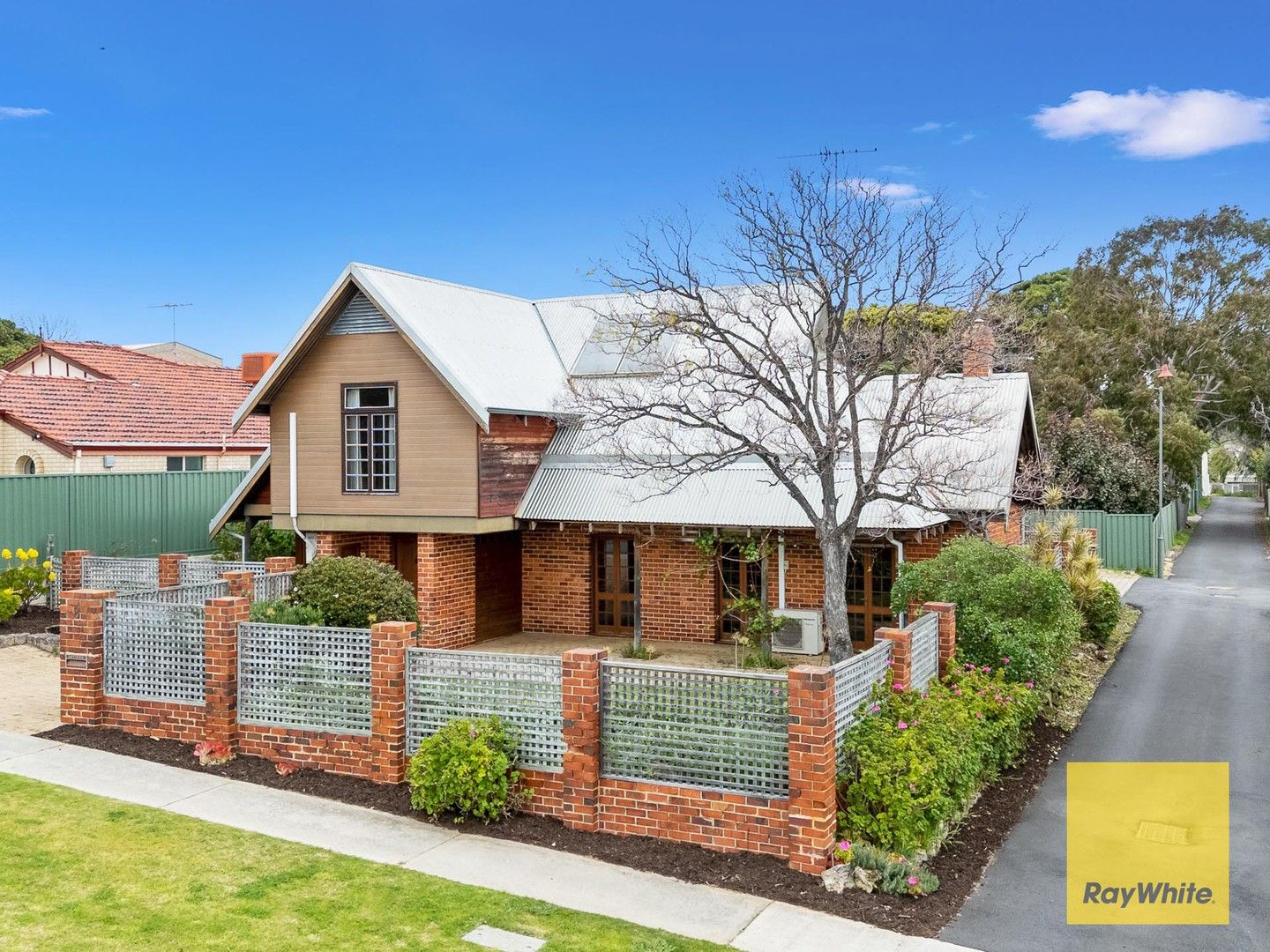 3 bedrooms House in 8 Smith Street MOSMAN PARK WA, 6012