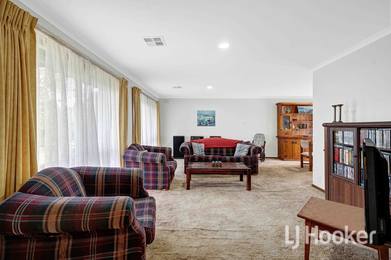 10 Catalina Place, Melton West VIC 3337, Image 2