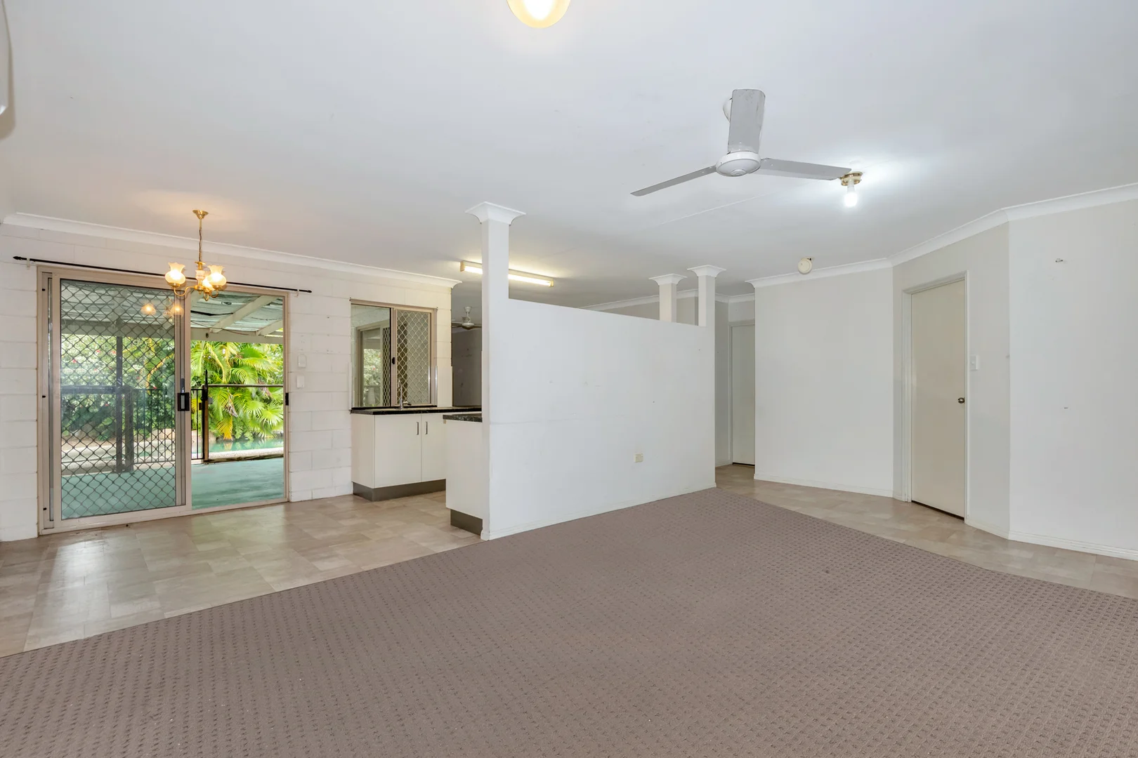 Sold 2 Sentosa Court, Kelso QLD 4815 on 17 Dec 2021 - 2017348482 | Domain