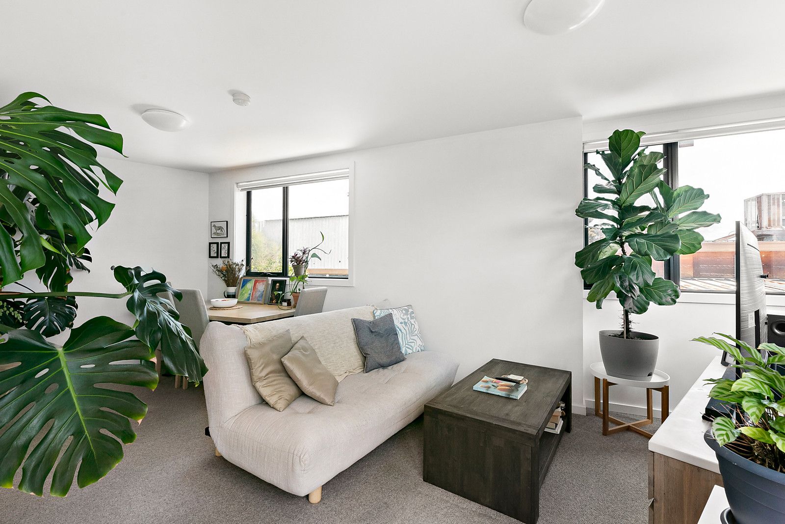 2 bedrooms Apartment / Unit / Flat in 13/767-769 Sydney Road COBURG NORTH VIC, 3058