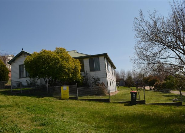 19 Clarke Street, Tumut NSW 2720