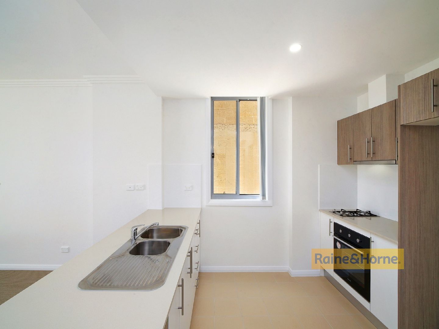 3/6-16 Hargraves Street, Gosford NSW 2250, Image 2