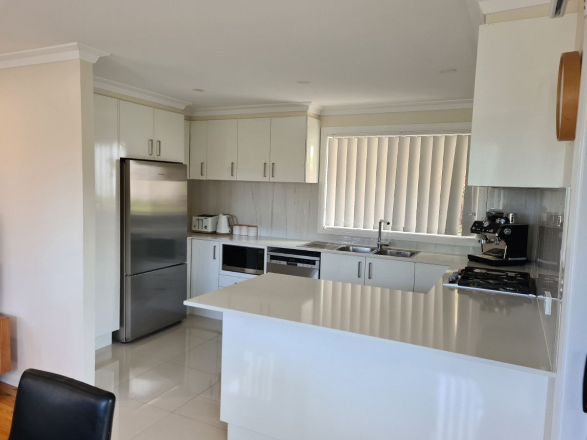 3 bedrooms House in 25 Coral Crescent UNANDERRA NSW, 2526