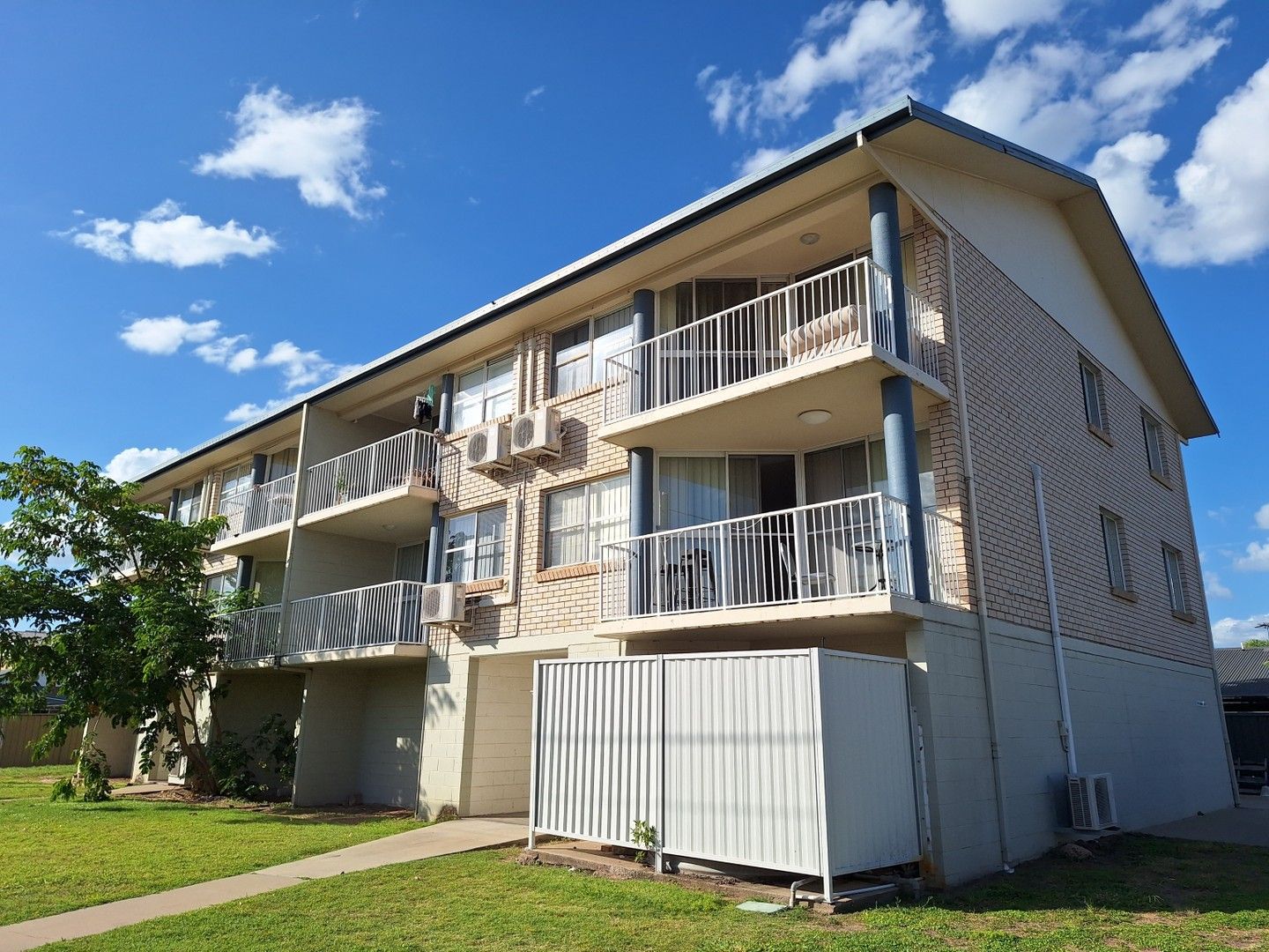 2 bedrooms Apartment / Unit / Flat in  EMERALD QLD, 4720