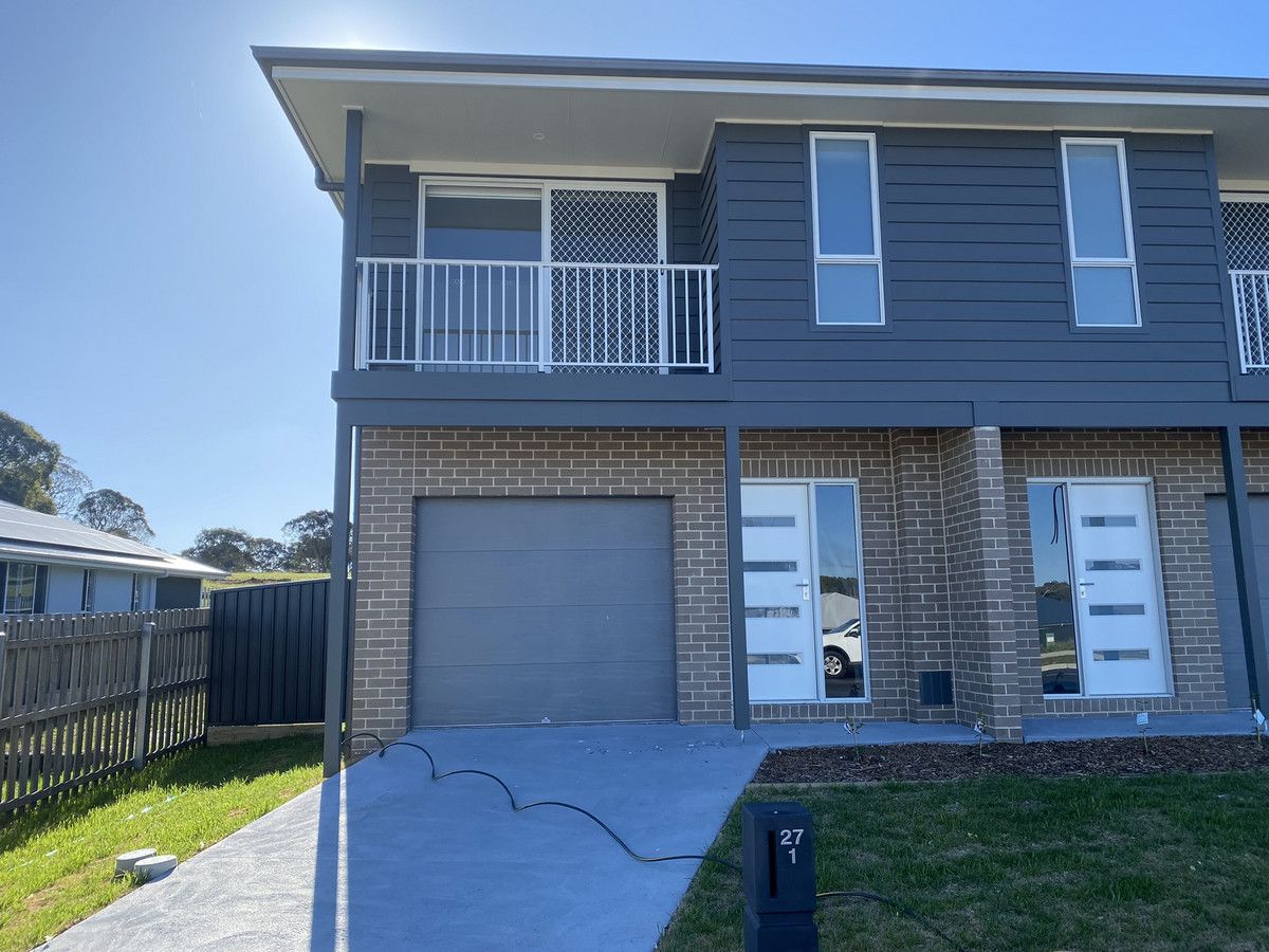 4 bedrooms Duplex in 1/27 Brooklands Circuit GOULBURN NSW, 2580