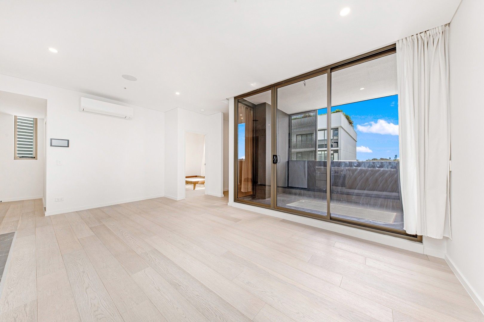 1 bedrooms Apartment / Unit / Flat in 13137/19 Amalfi Drive WENTWORTH POINT NSW, 2127