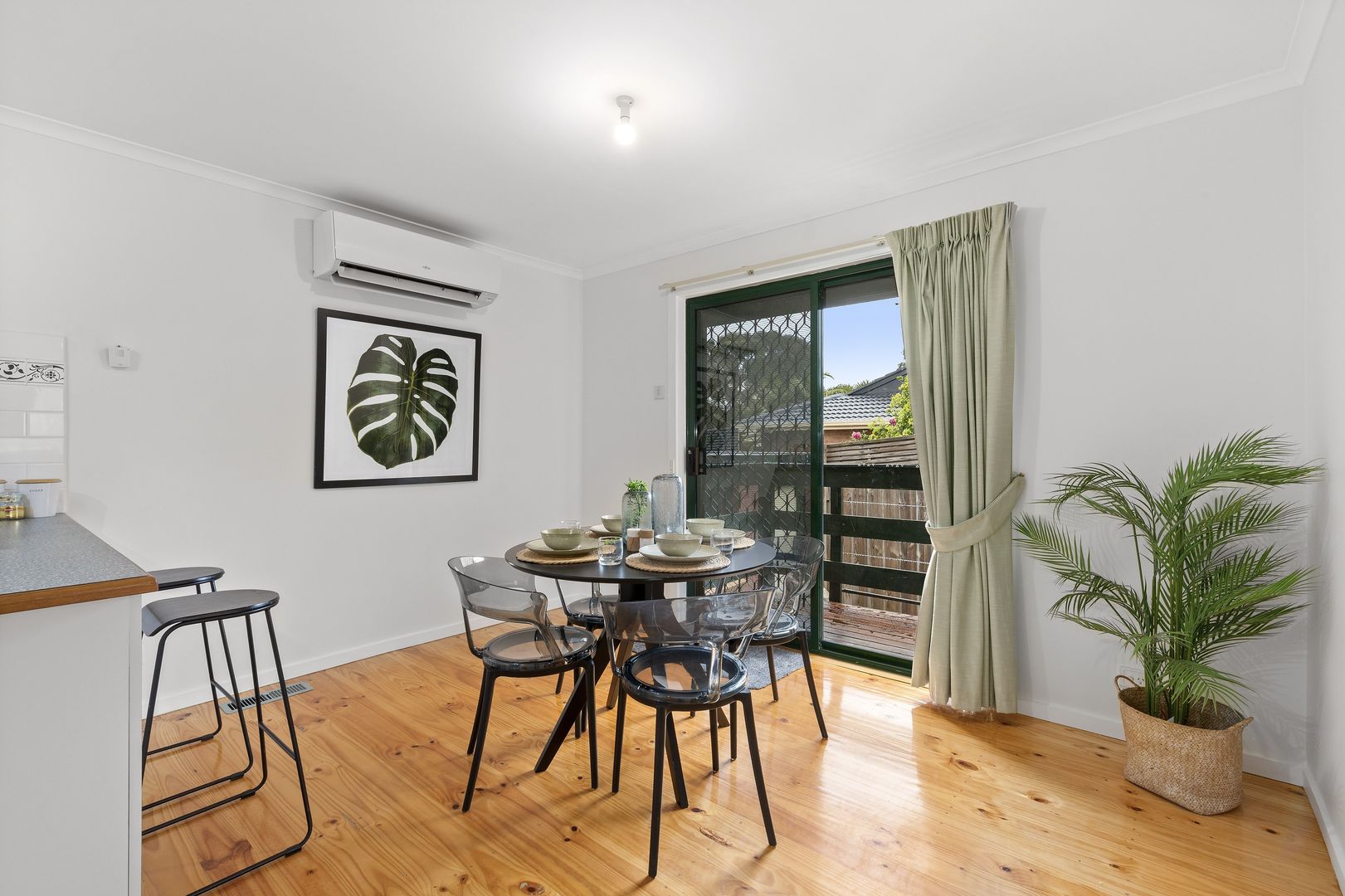 1/4 Patmore Court, Mill Park VIC 3082, Image 2