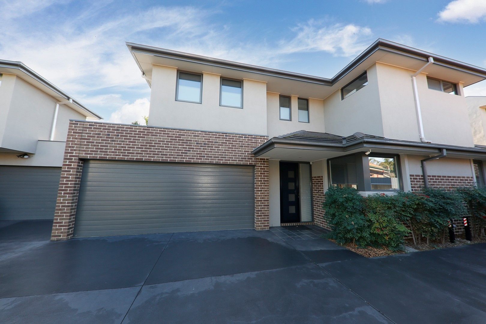 3 bedrooms House in 2/2 Kallay Street MOUNT WAVERLEY VIC, 3149