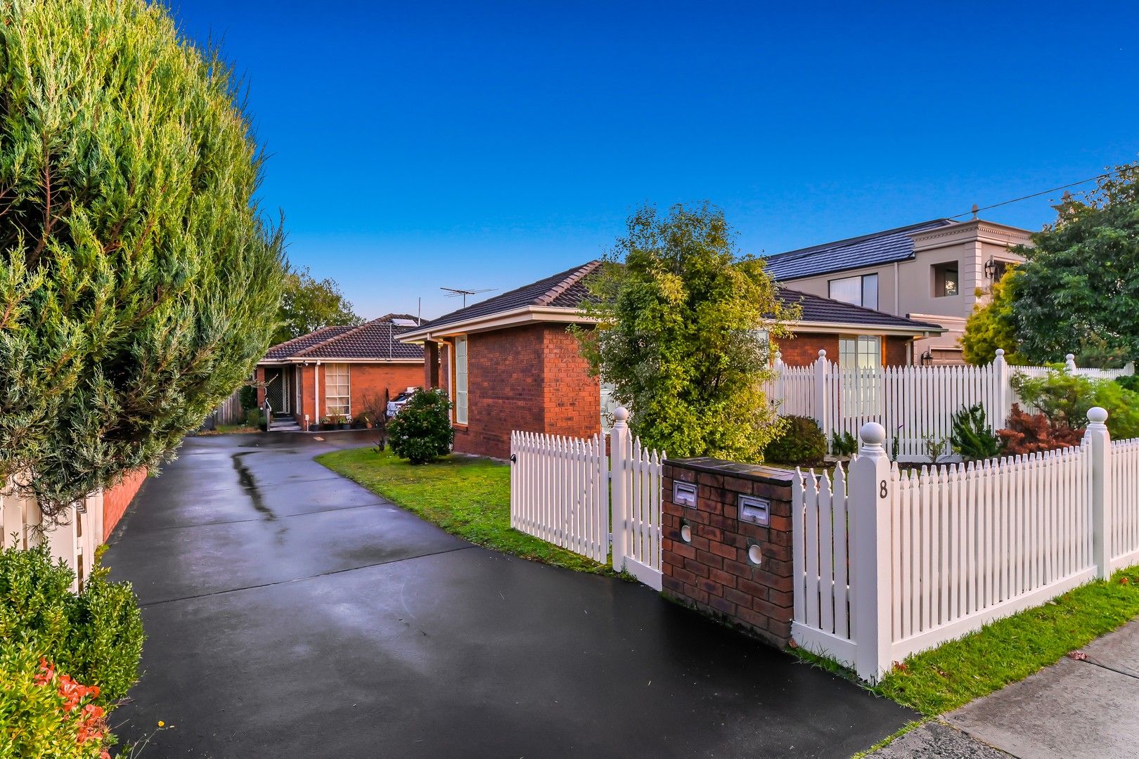 2 bedrooms Apartment / Unit / Flat in 1/8 Glen Road GLEN WAVERLEY VIC, 3150