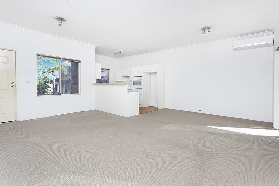 2/2A Faye Avenue, Blakehurst NSW 2221, Image 1