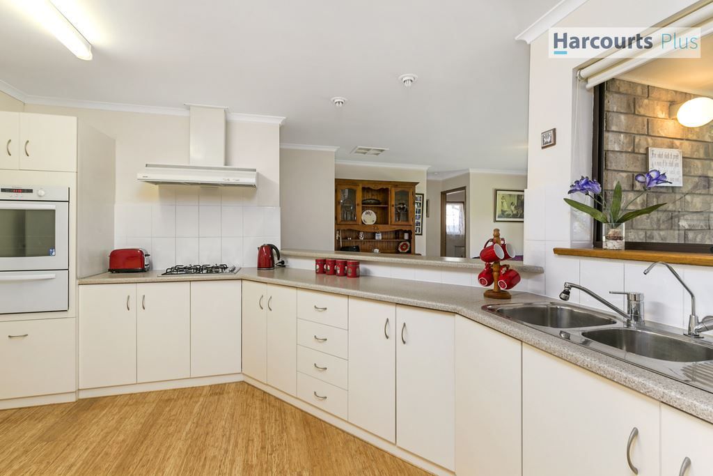 5 Moor Crescent, Hallett Cove SA 5158, Image 2