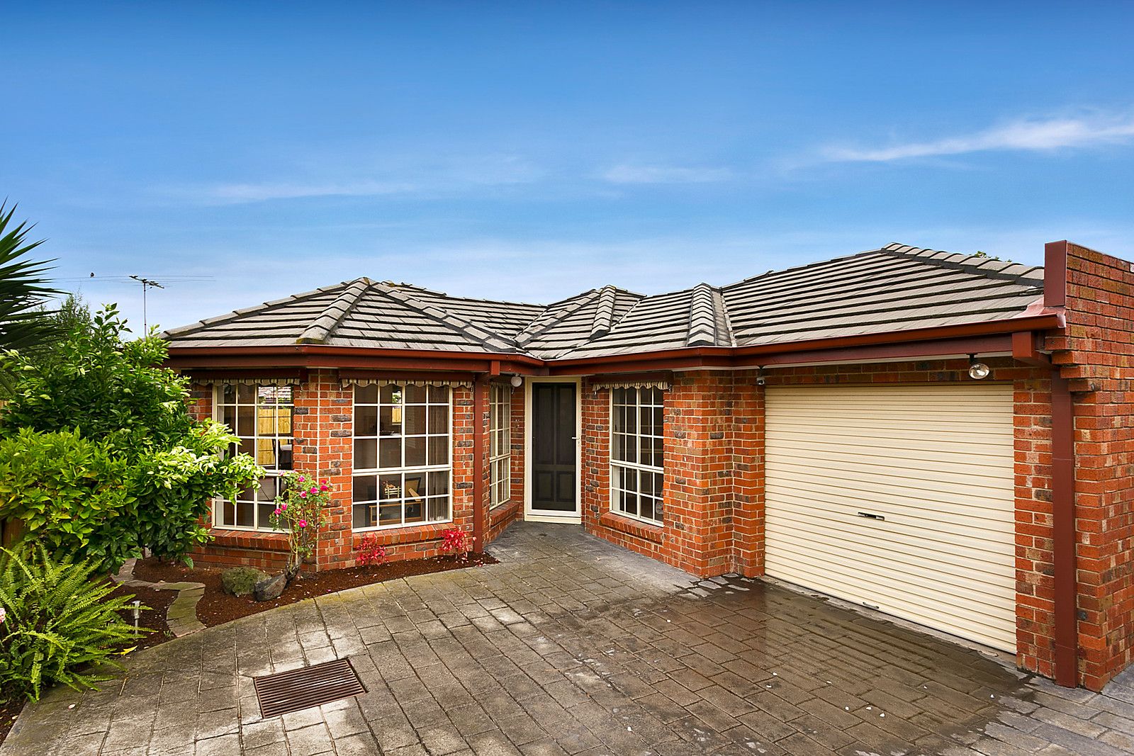 2/10 Military Road, Avondale Heights VIC 3034, Image 0