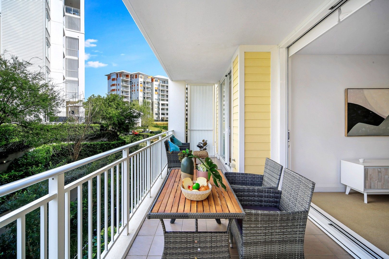 1 bedrooms Apartment / Unit / Flat in 303/58 Peninsula Drive BREAKFAST POINT NSW, 2137