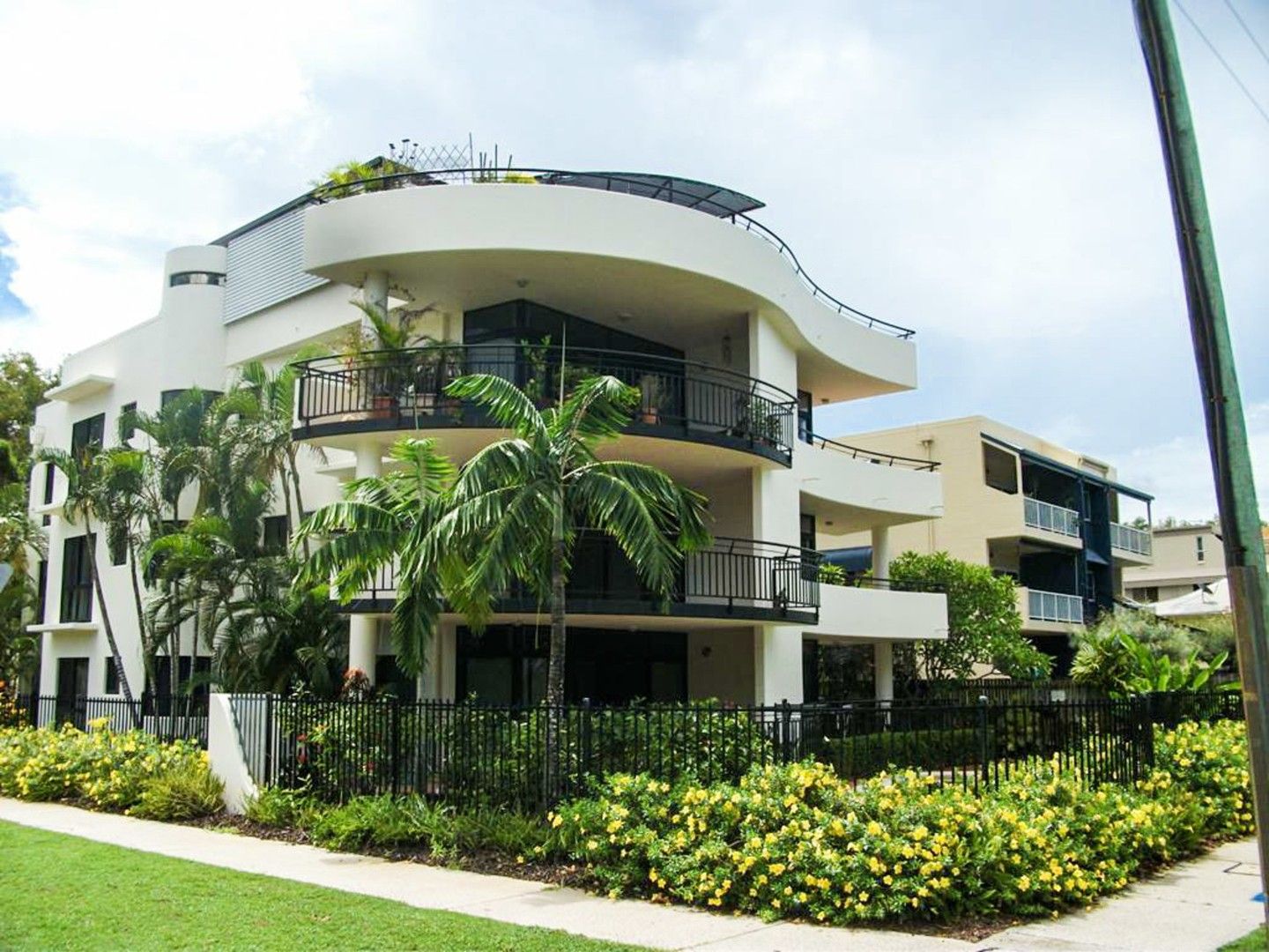 2 bedrooms Apartment / Unit / Flat in  YORKEYS KNOB QLD, 4878