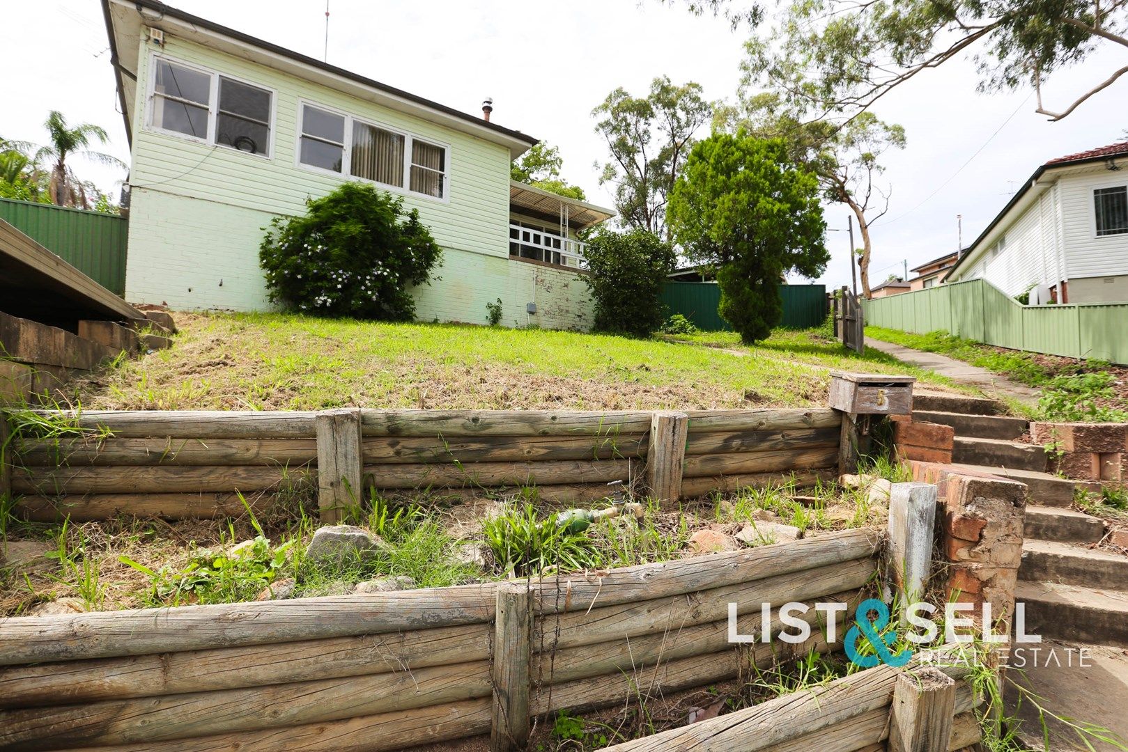 3 bedrooms House in 5 Fisher Place CAMPBELLTOWN NSW, 2560