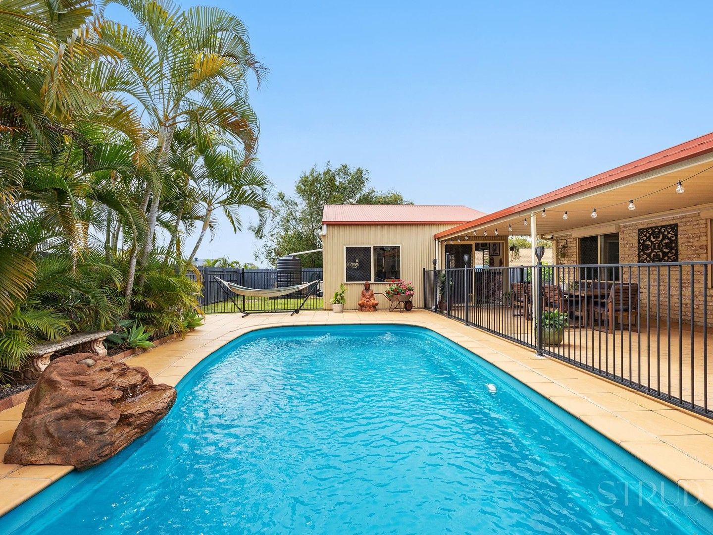 5 bedrooms House in 13 Chestnut Drive FLINDERS VIEW QLD, 4305