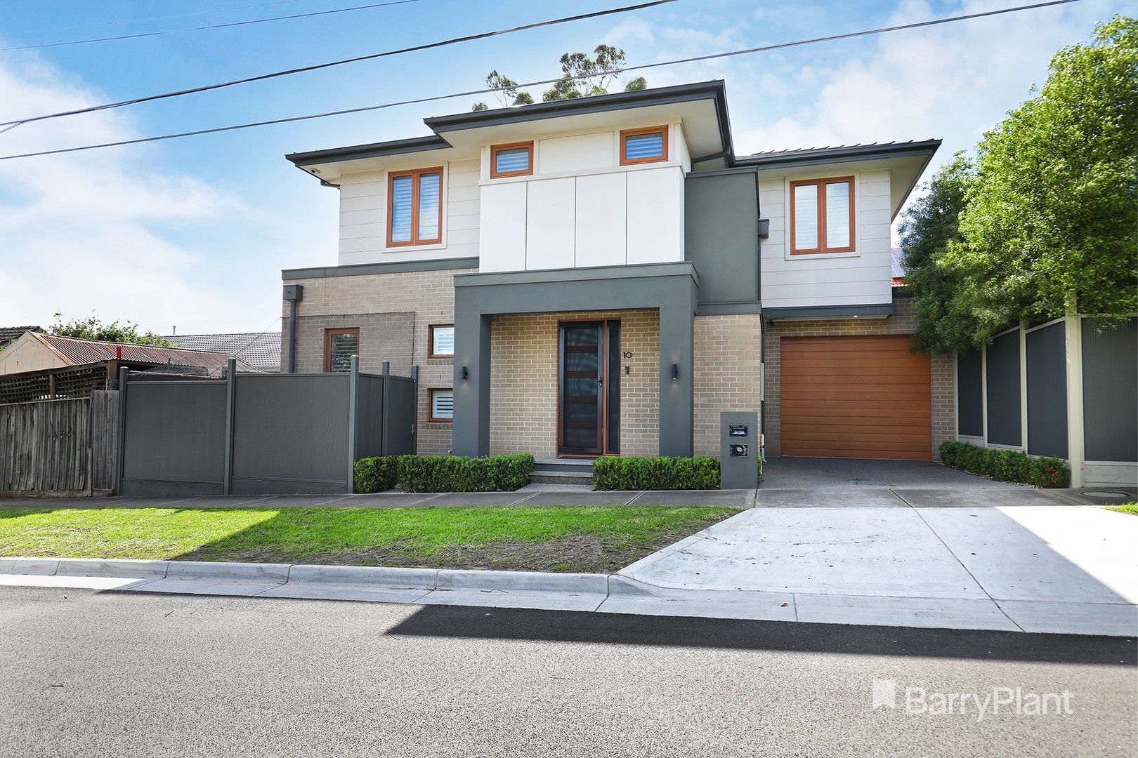 3 bedrooms House in 10 Hillview Avenue PASCOE VALE SOUTH VIC, 3044