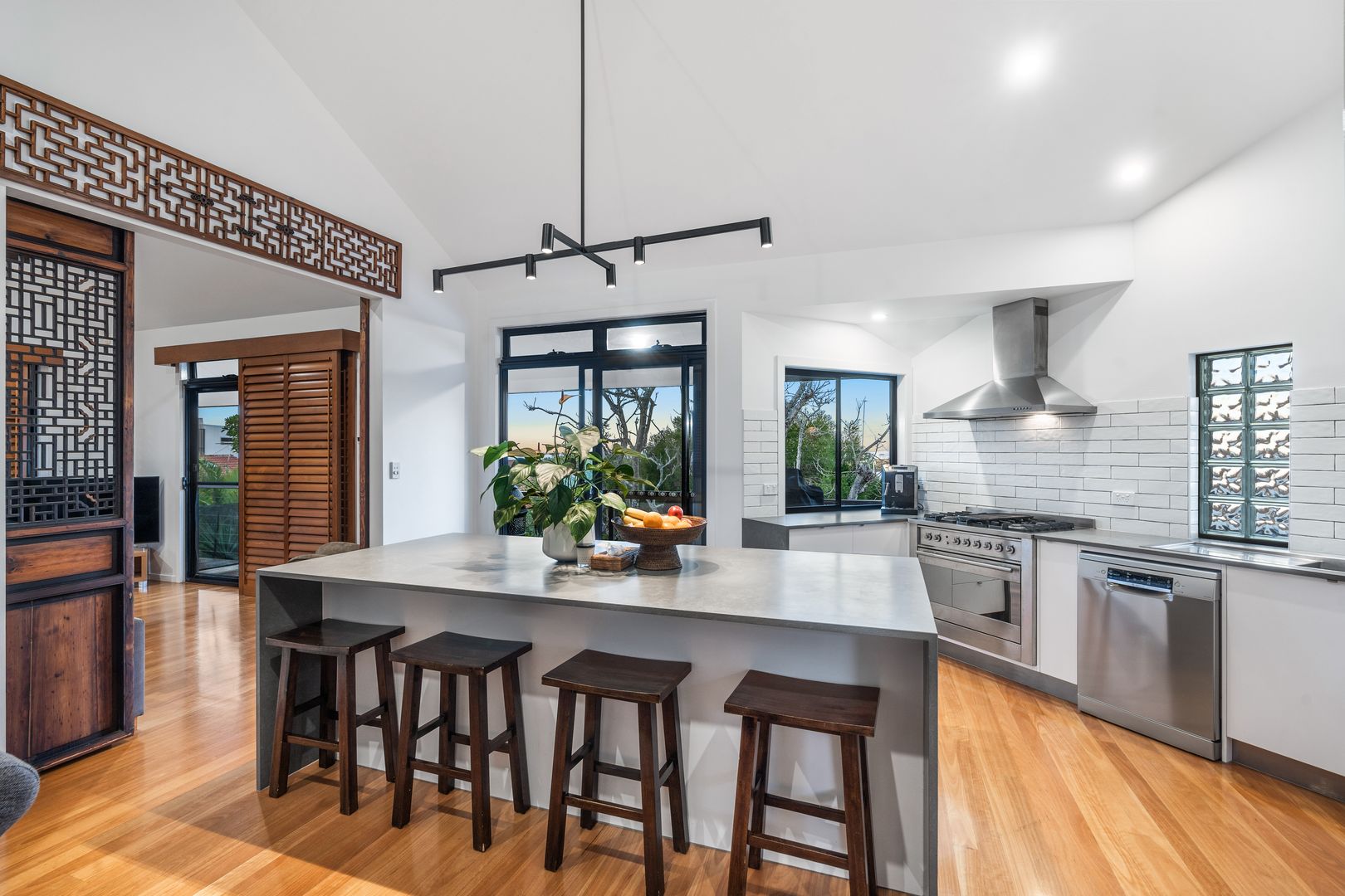 Sold 121 Cambridge Parade Manly Qld 4179 On 05 Sep 2020 2016440387 Domain