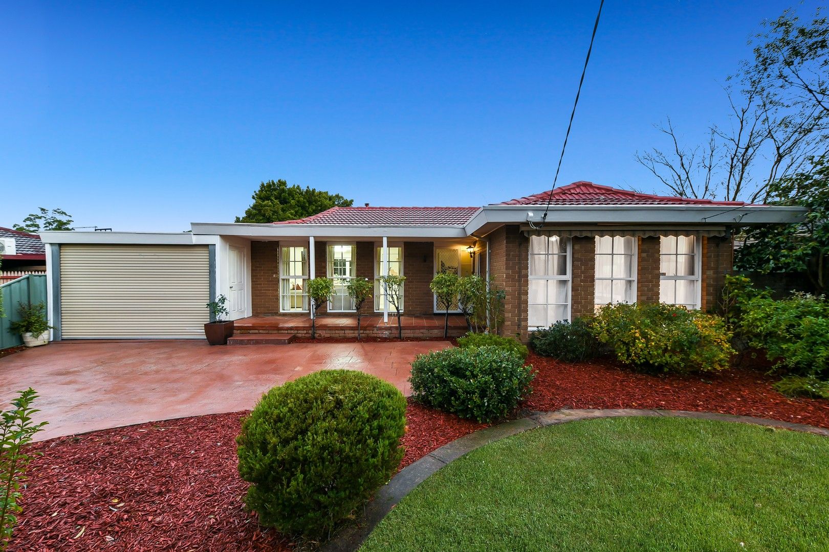 5 bedrooms House in 14 Annandale Crescent GLEN WAVERLEY VIC, 3150