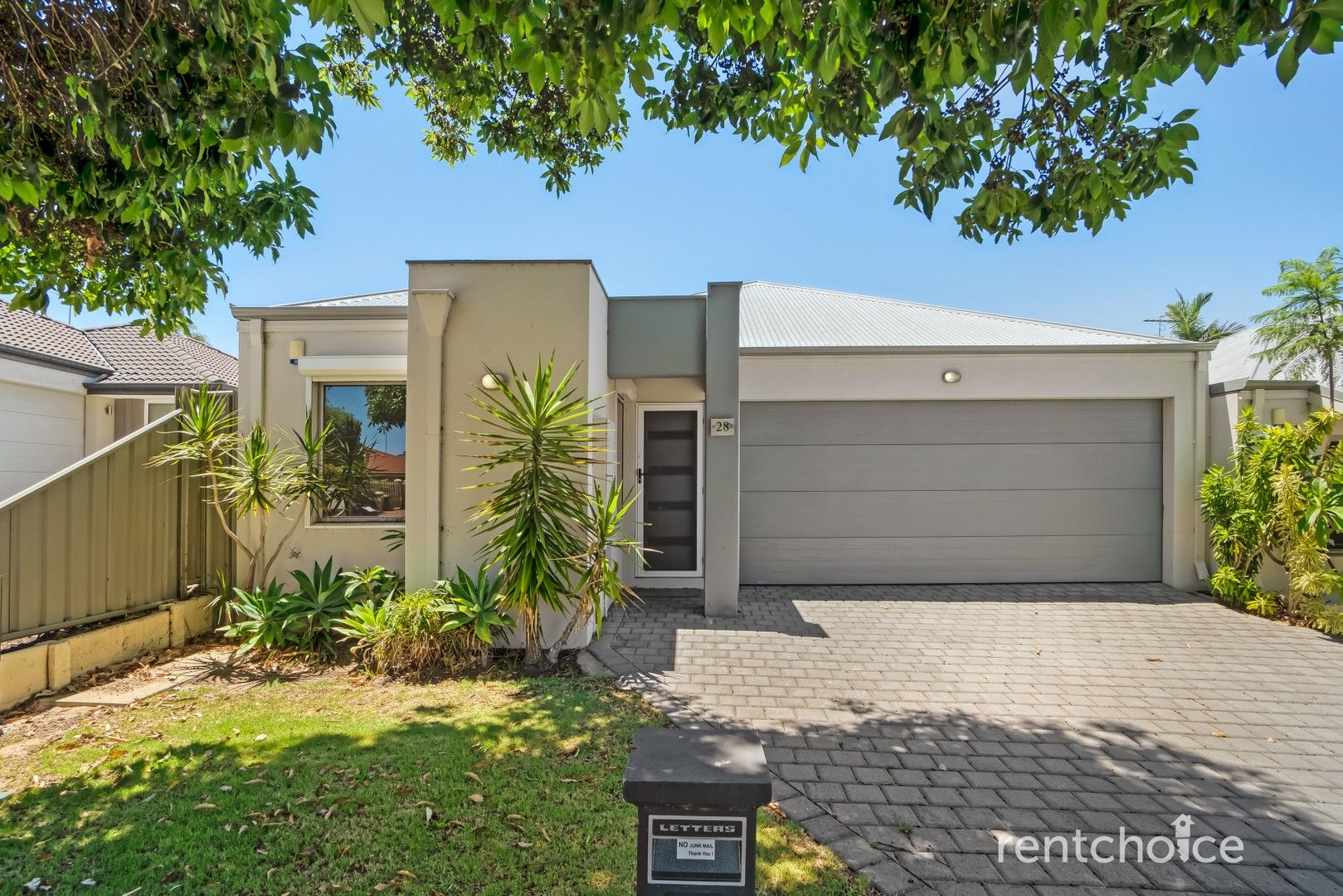 3 bedrooms House in 28 Barnes Street INNALOO WA, 6018