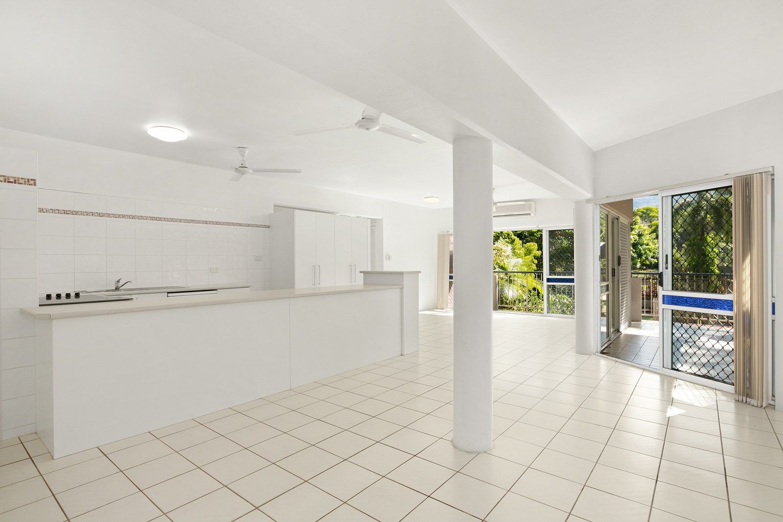 4/79 Arlington Esplanade, Clifton Beach QLD 4879, Image 2