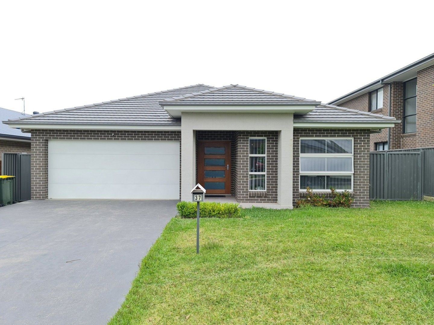 4 bedrooms House in 37 Melanite Street LEPPINGTON NSW, 2179