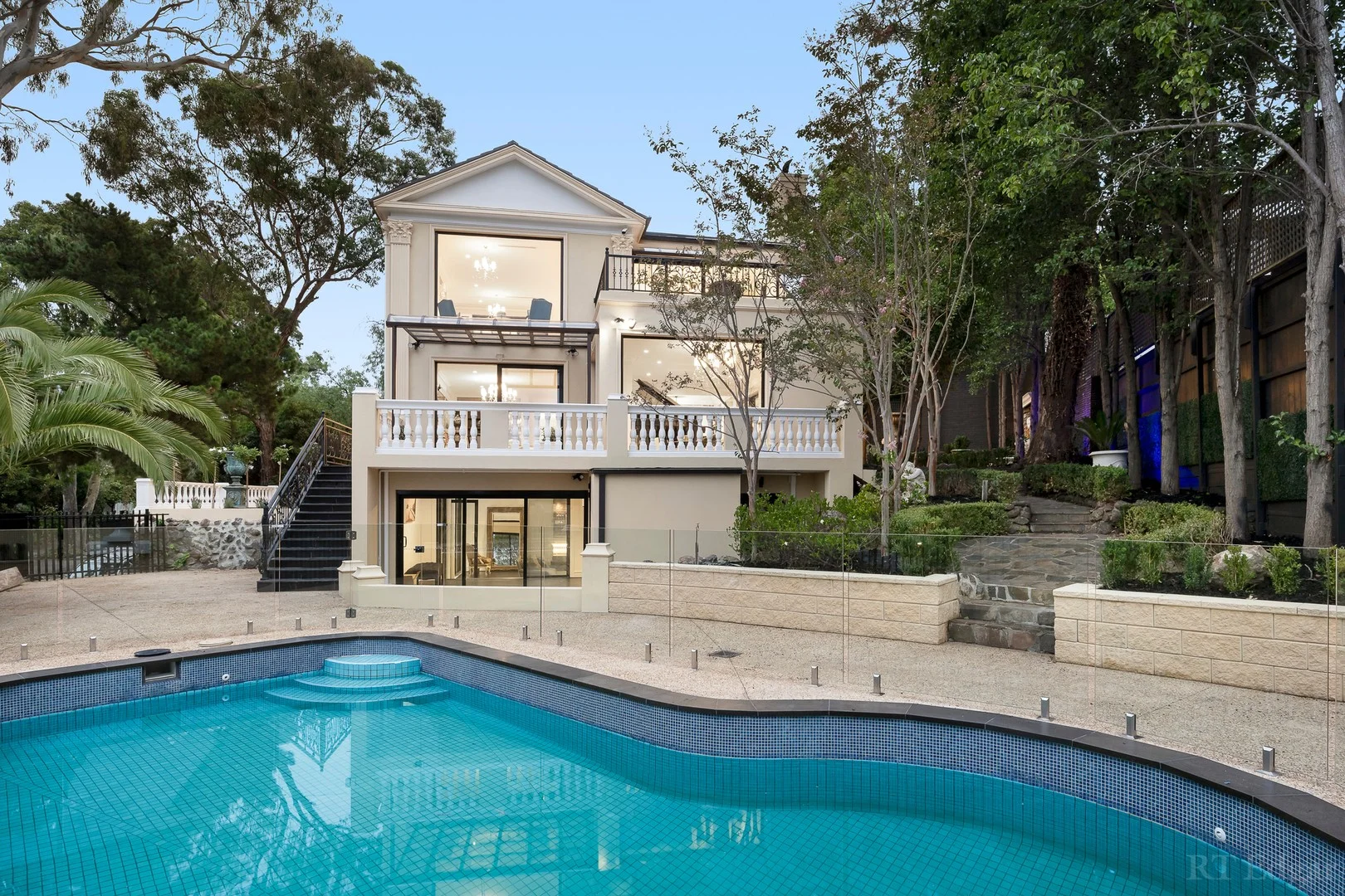 12 Raheen Drive, Kew VIC 3101