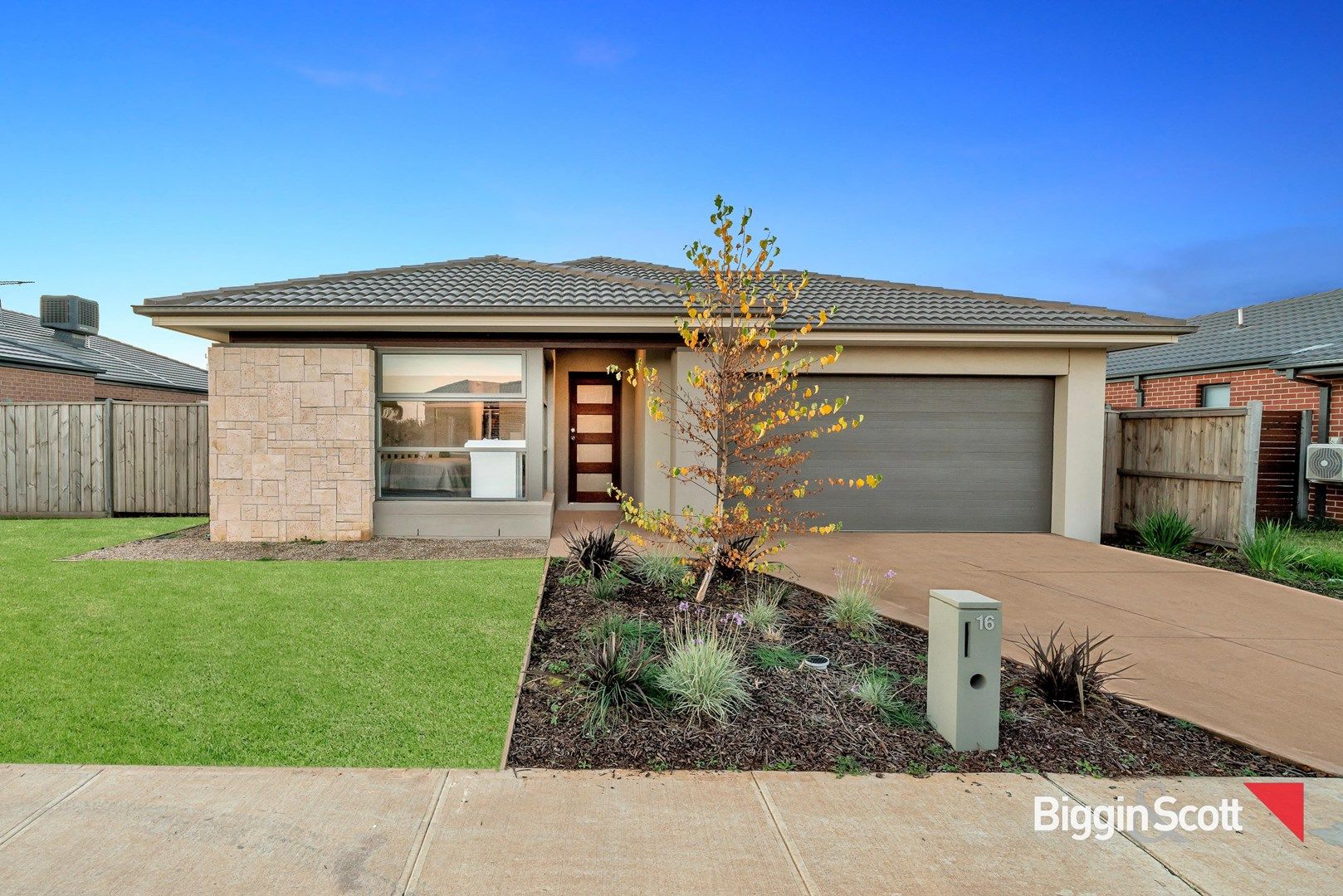 16 Stockport Crescent, Thornhill Park VIC 3335, Image 0