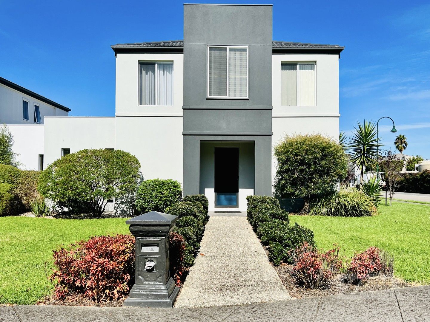 3 bedrooms Townhouse in 110 Sovereign Manors Crescent ROWVILLE VIC, 3178