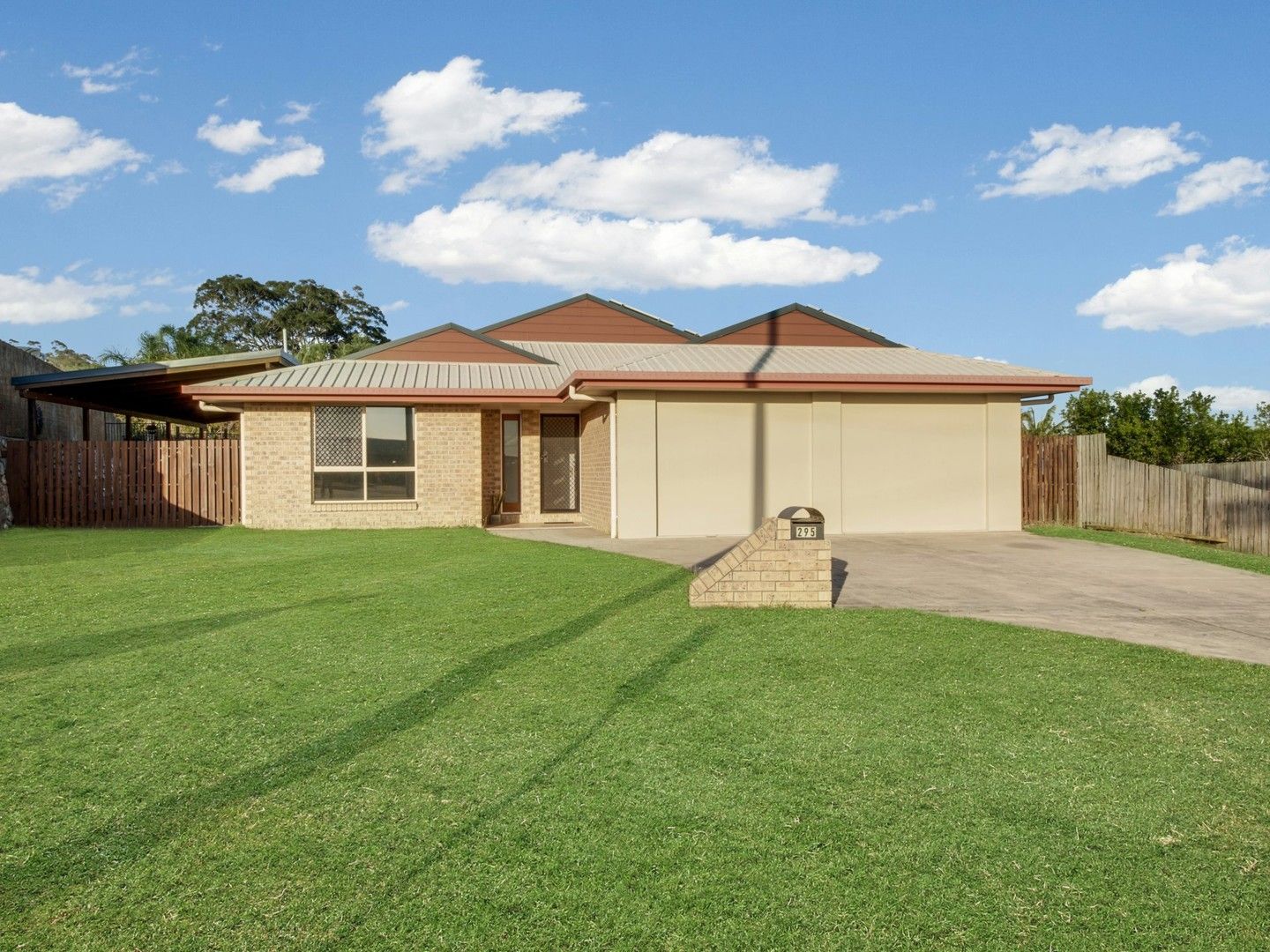4 bedrooms House in 295 J Hickey Avenue CLINTON QLD, 4680