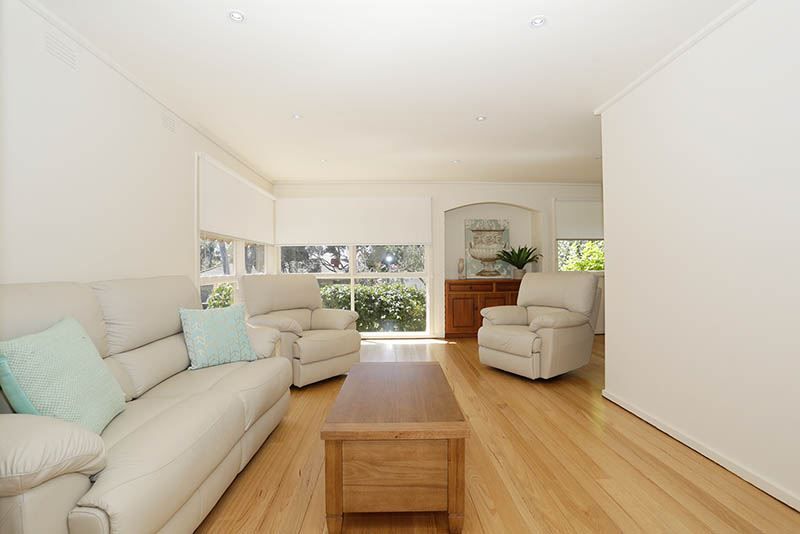 16 Cambrian Crescent, Wheelers Hill Property History & Address