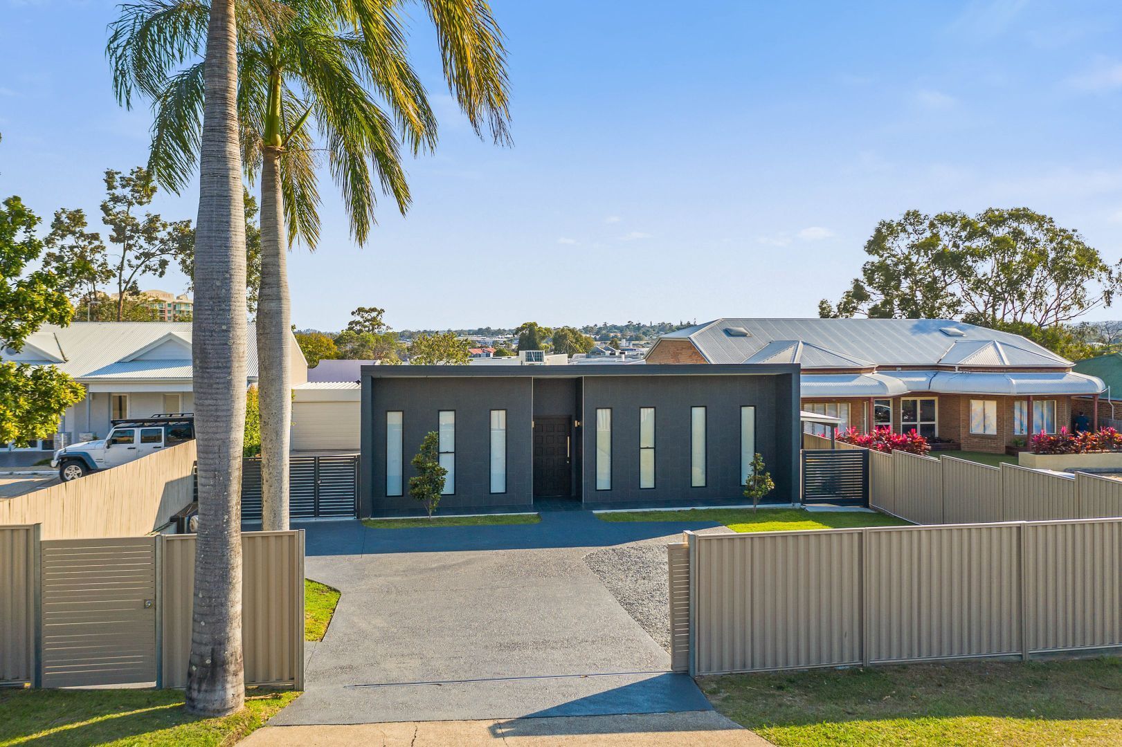 4 bedrooms House in 49 Cinderella Drive SPRINGWOOD QLD, 4127