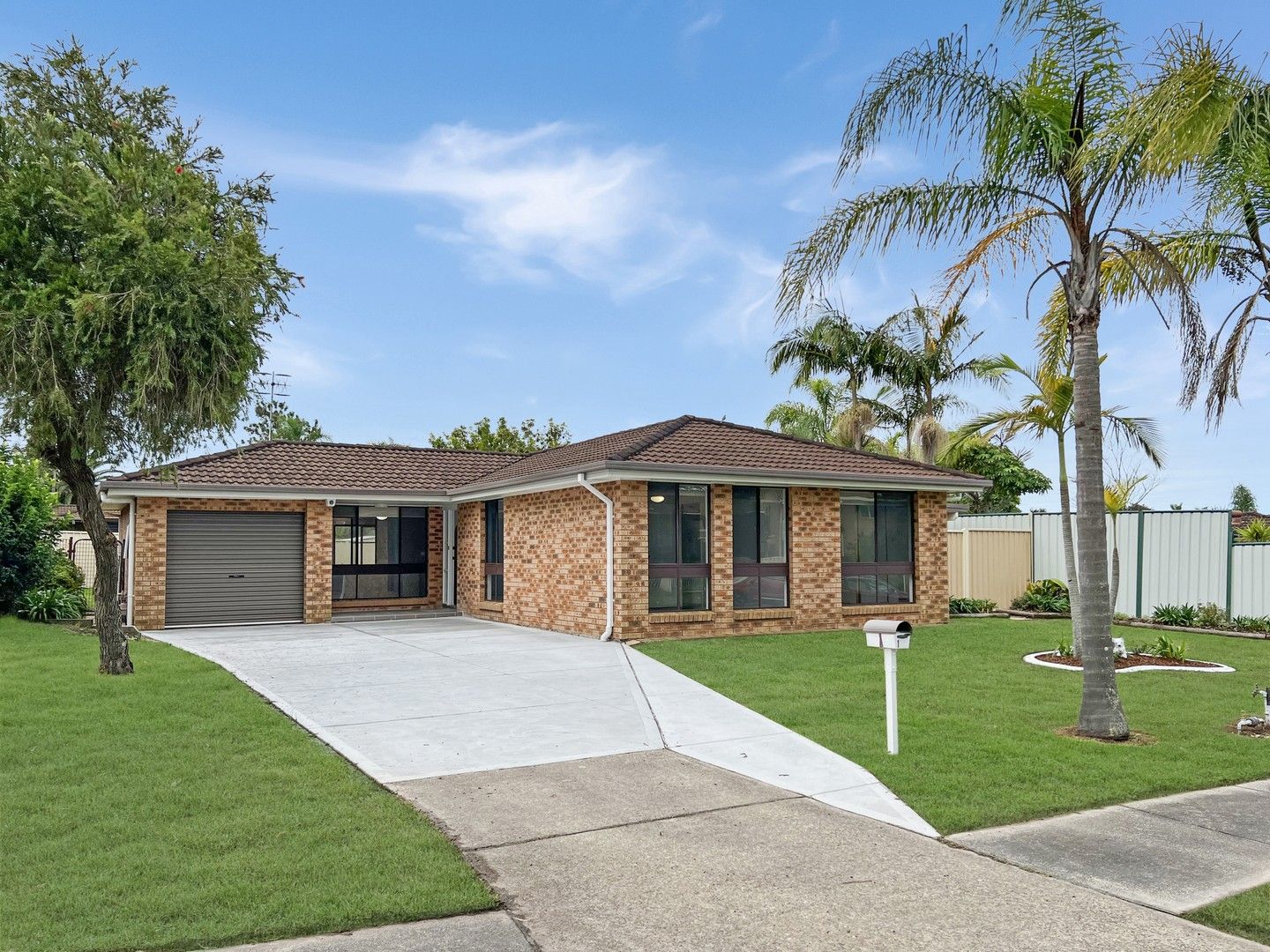 4 bedrooms House in 1 Christopher Crescent LAKE HAVEN NSW, 2263