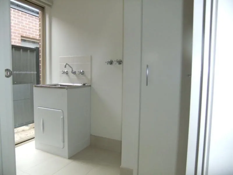 POINT COOK LIVING-New Carpet - Widok 6
