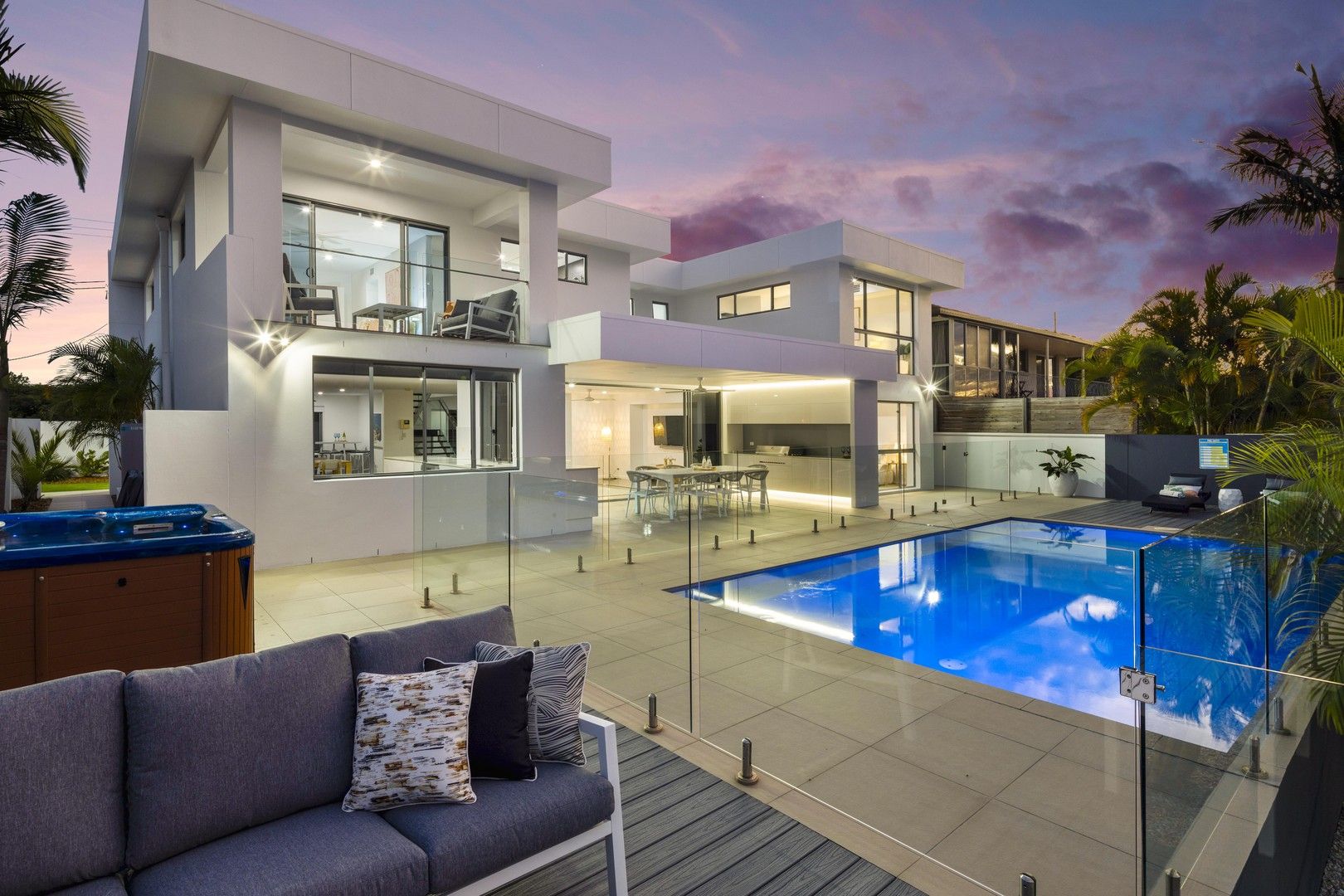 5 bedrooms House in 9 Poinciana Boulevard BROADBEACH WATERS QLD, 4218