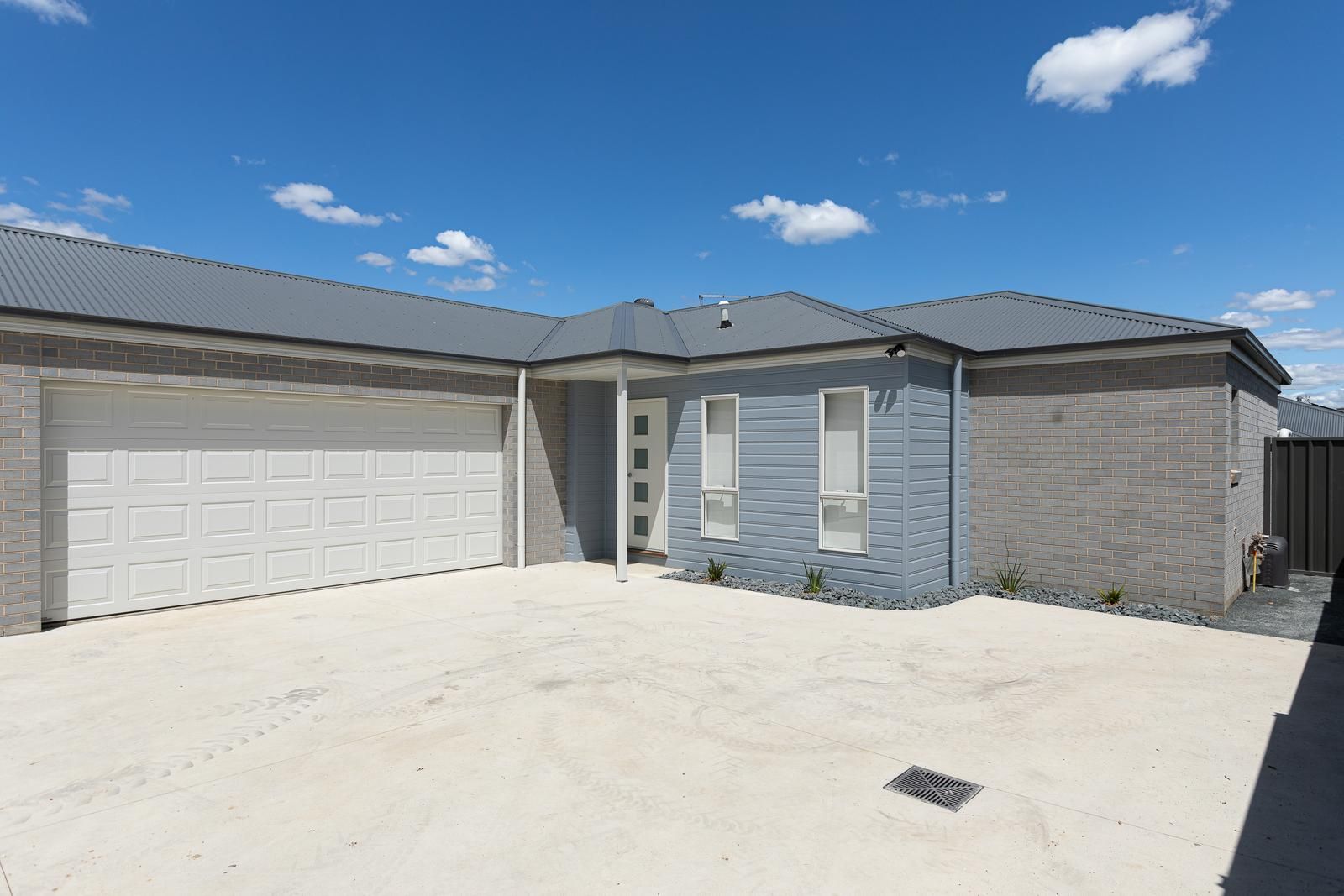 3 bedrooms Townhouse in 49 Barossa Way THURGOONA NSW, 2640