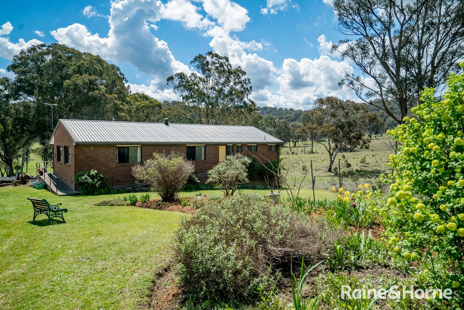 70 Edward Drive, Armidale Property History & Address Research Domain