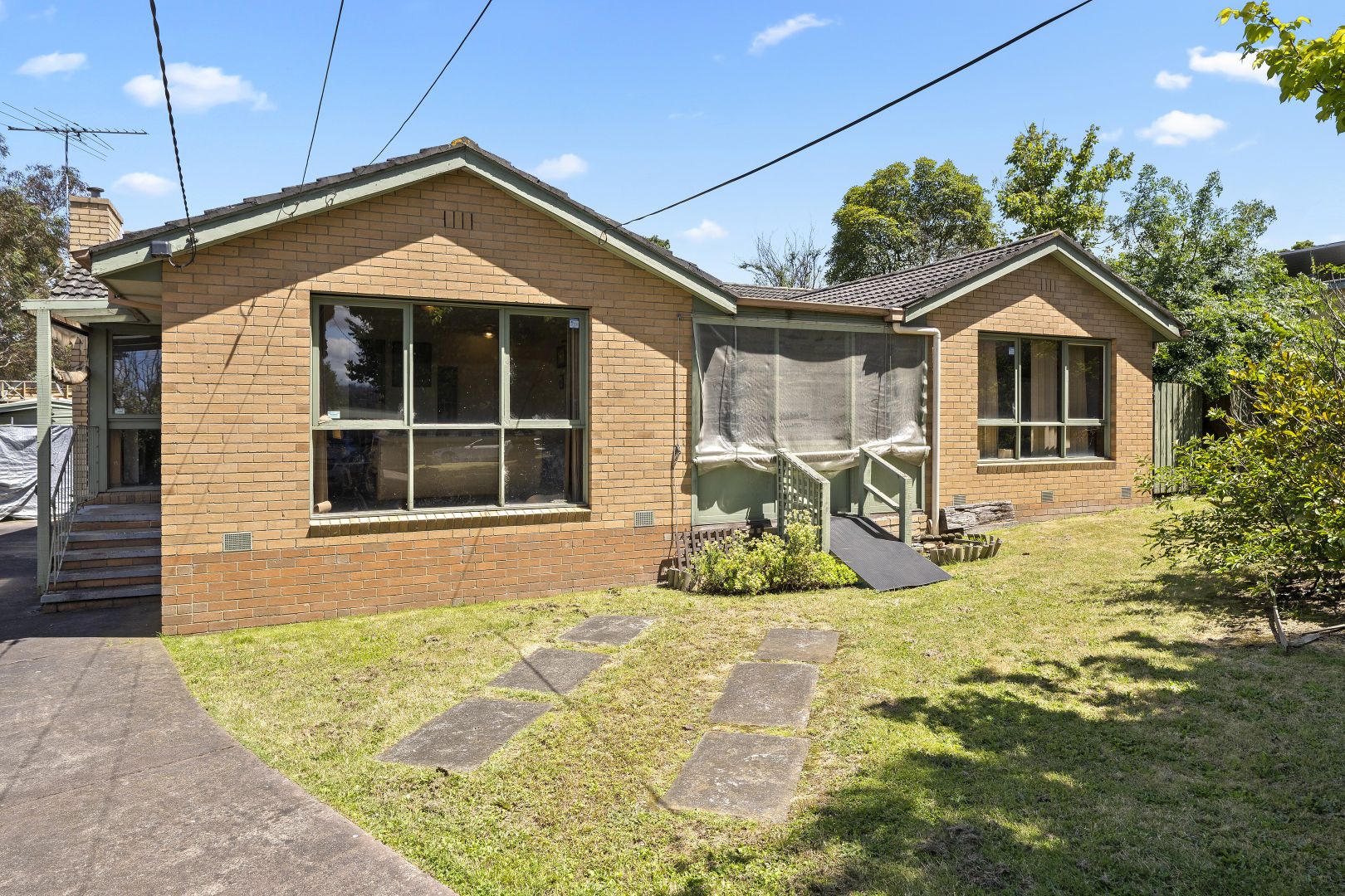 9 Oaklands Avenue, Ferntree Gully VIC 3156, Image 2