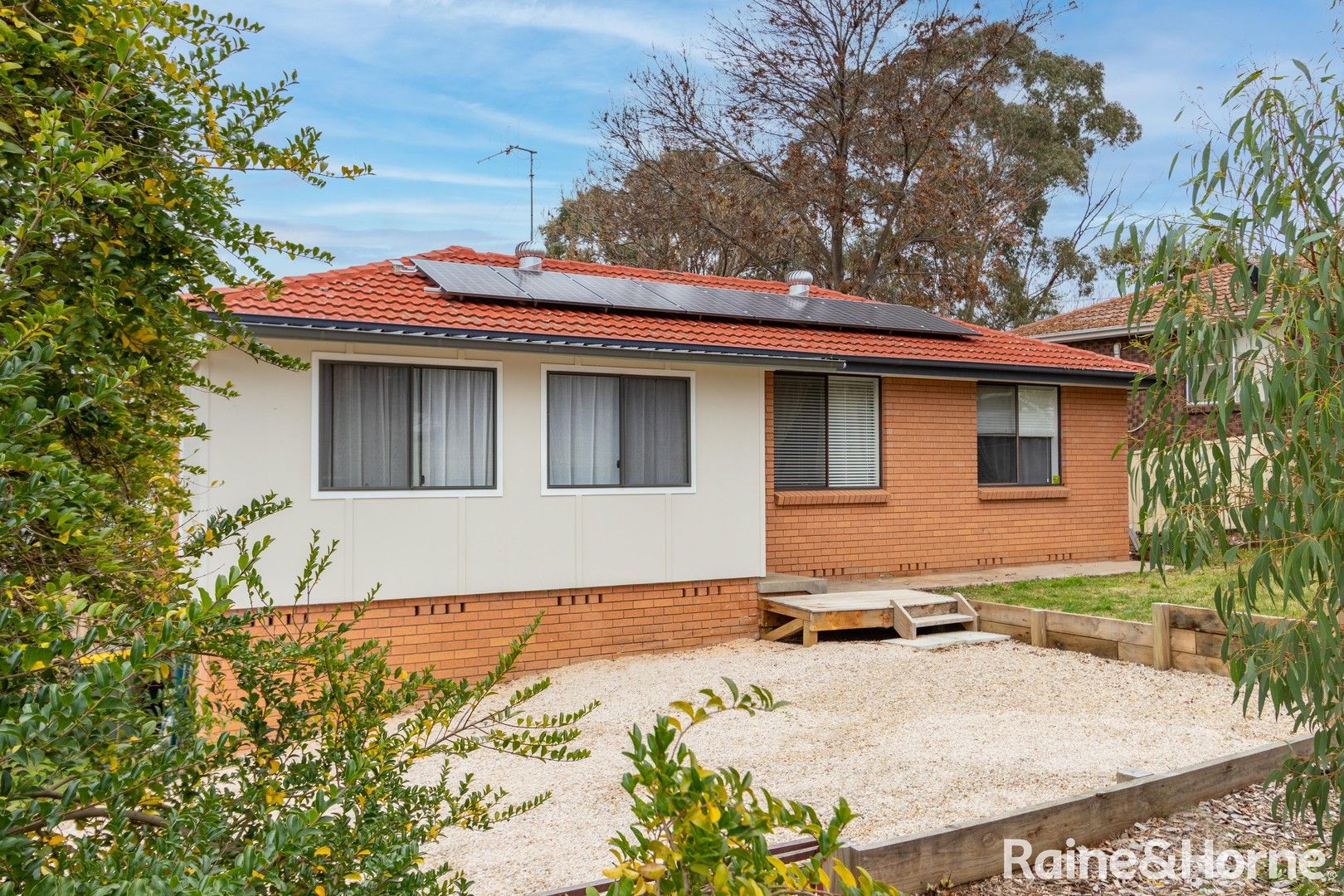 3 bedrooms House in 17 College Road SOUTH BATHURST NSW, 2795