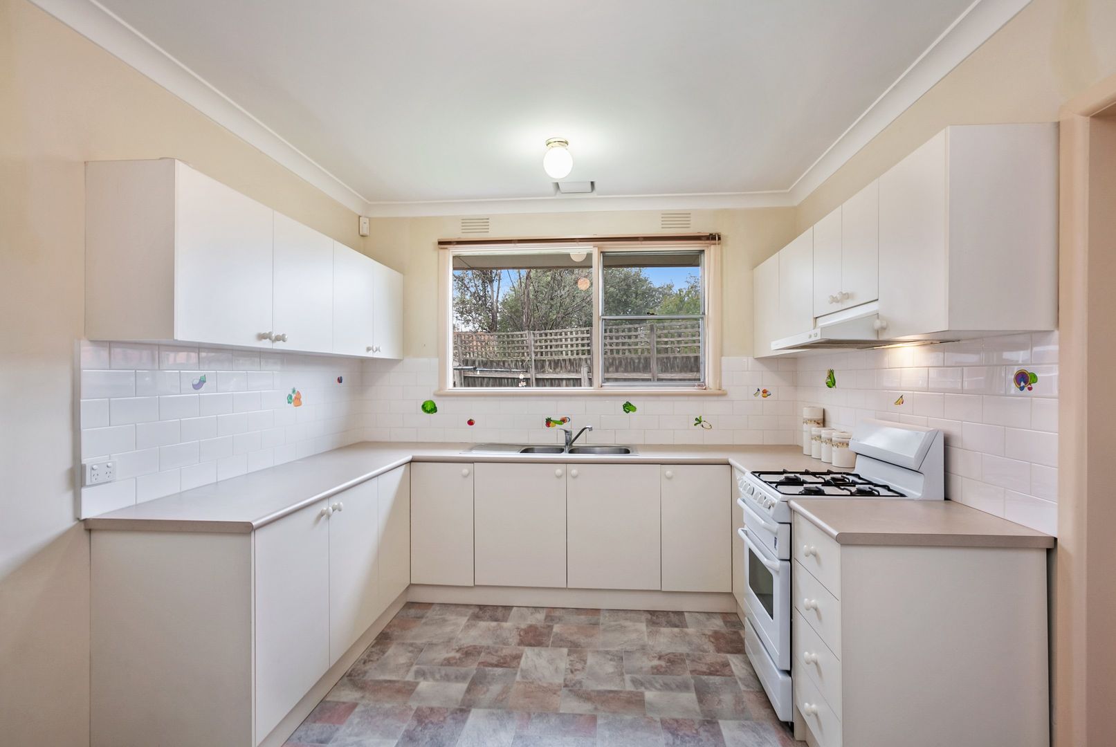 92 Pine Street, Reservoir VIC 3073, Image 2