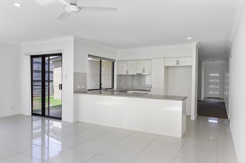 4 Hanover Drive, Pimpama QLD 4209, Image 2