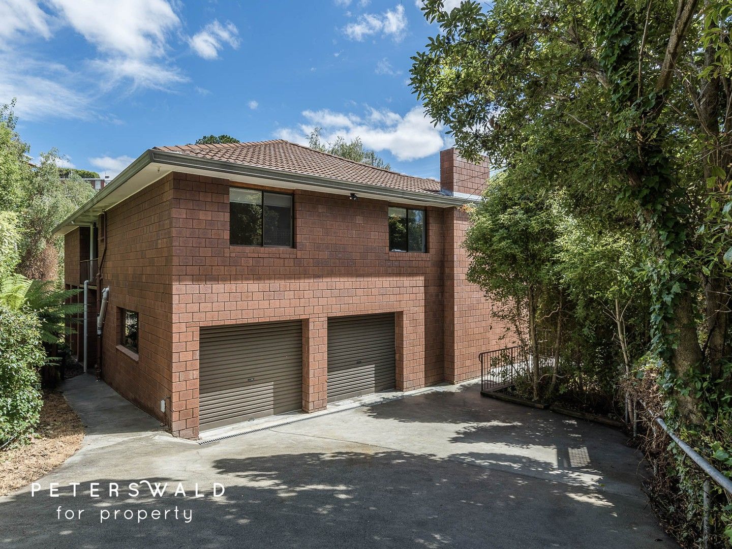 8 bedrooms House in 25 Plaister Court SANDY BAY TAS, 7005