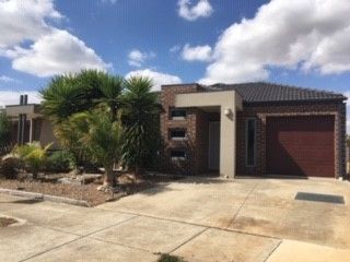 3 bedrooms House in 1/44 Brookfield Avenue BROOKFIELD VIC, 3338