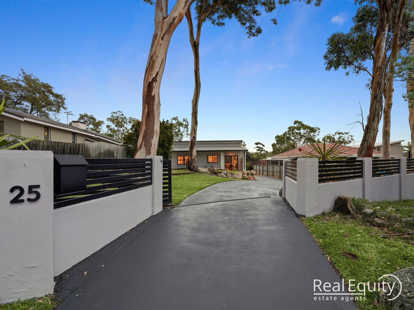 25 St George Crescent, Sandy Point NSW 2172, Image 2