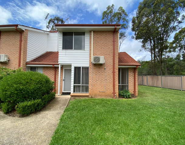 11/11 Mundarda Place, St Helens Park NSW 2560