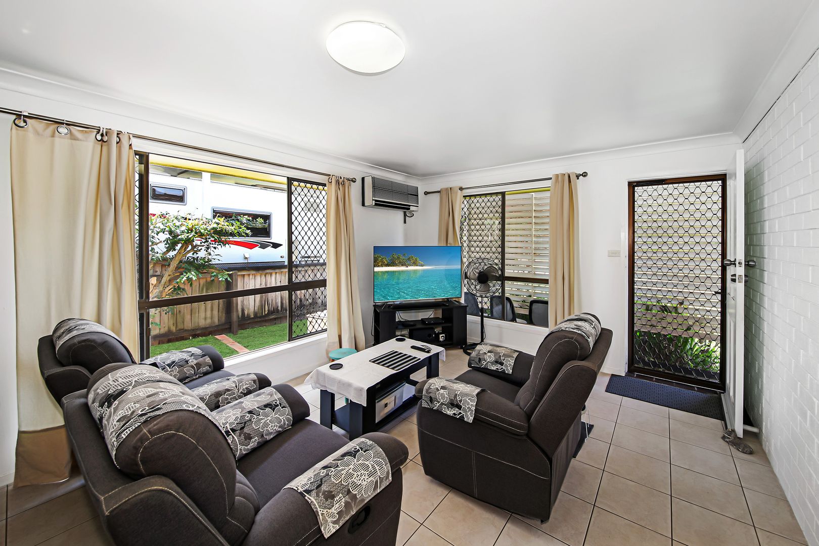 1/33 Montgomery Crescent, Golden Beach QLD 4551, Image 2