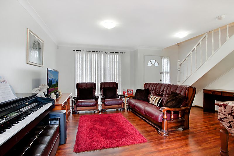 2/11 Arbroath Place, ST ANDREWS NSW 2566, Image 1