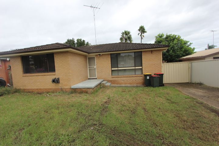 3 bedrooms House in 133 HOYLE DRIVE DEAN PARK NSW, 2761