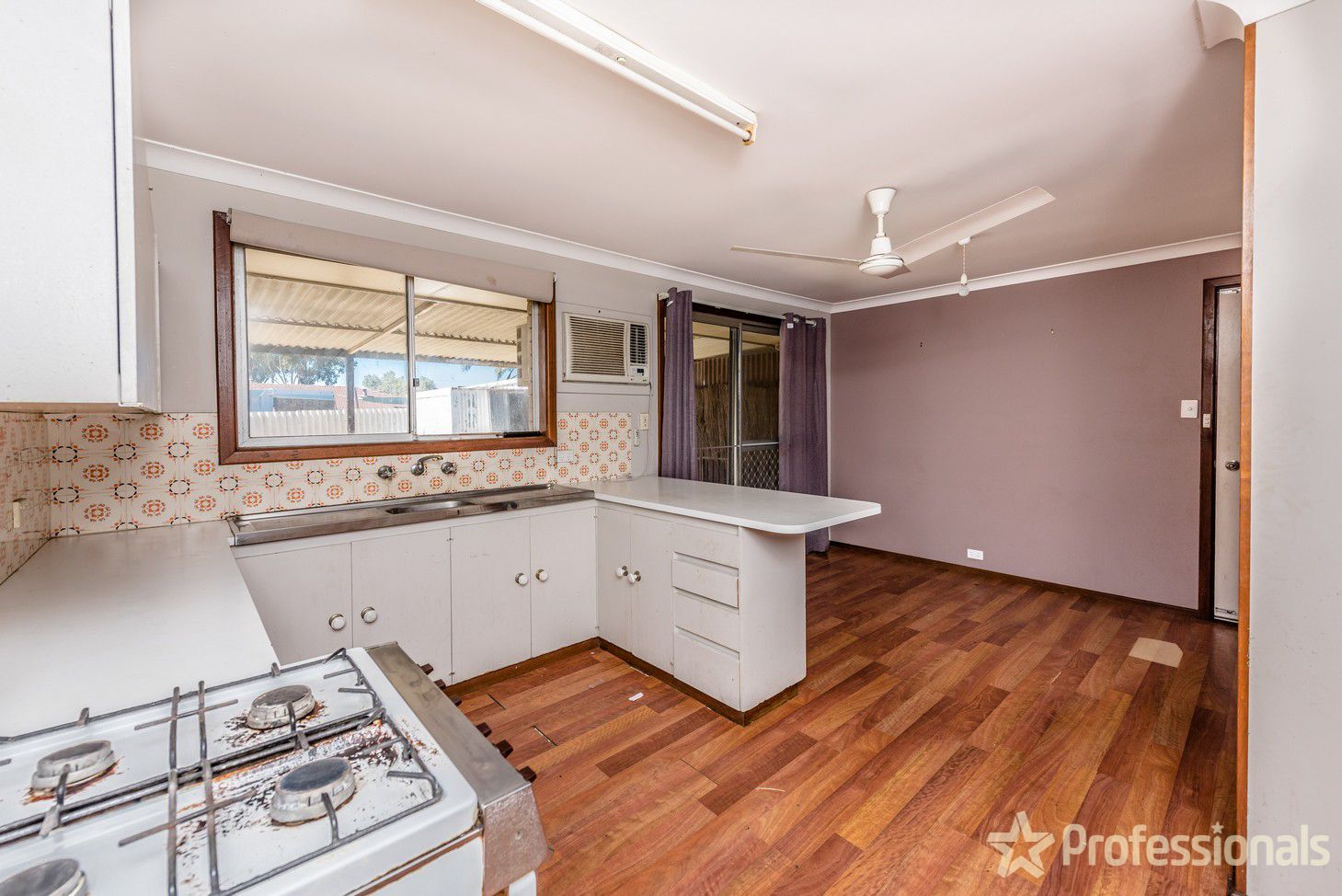 2 Earle Place, Utakarra WA 6530, Image 2